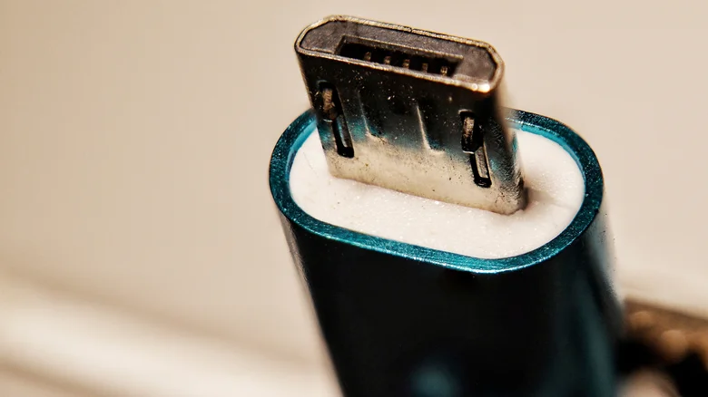 micro usb port 1774968701